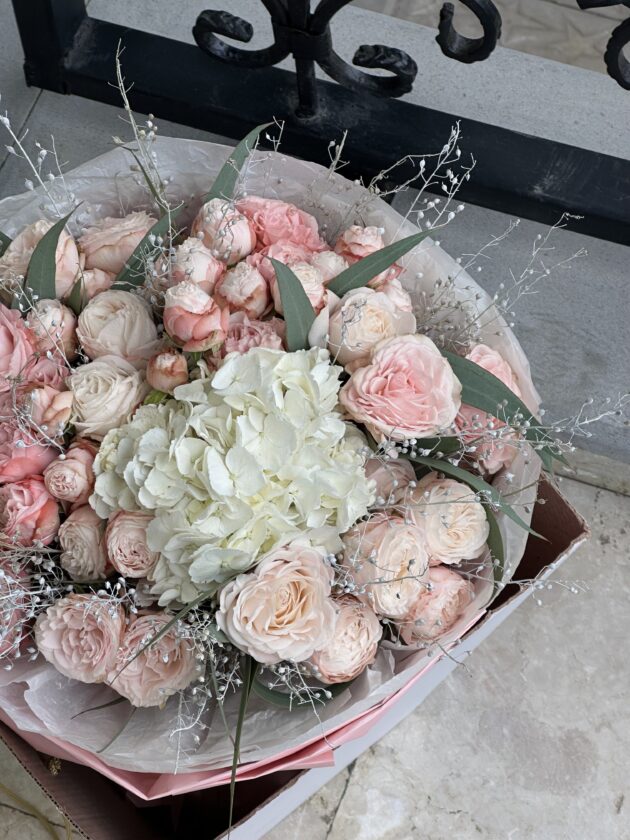 Bouquet with White Hortensia - Image 2