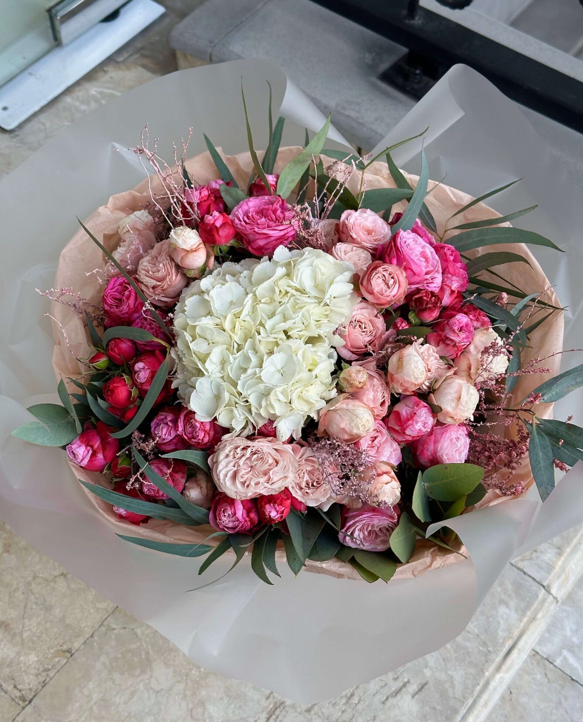 Bouquet with White Hortensia and Spray Roses