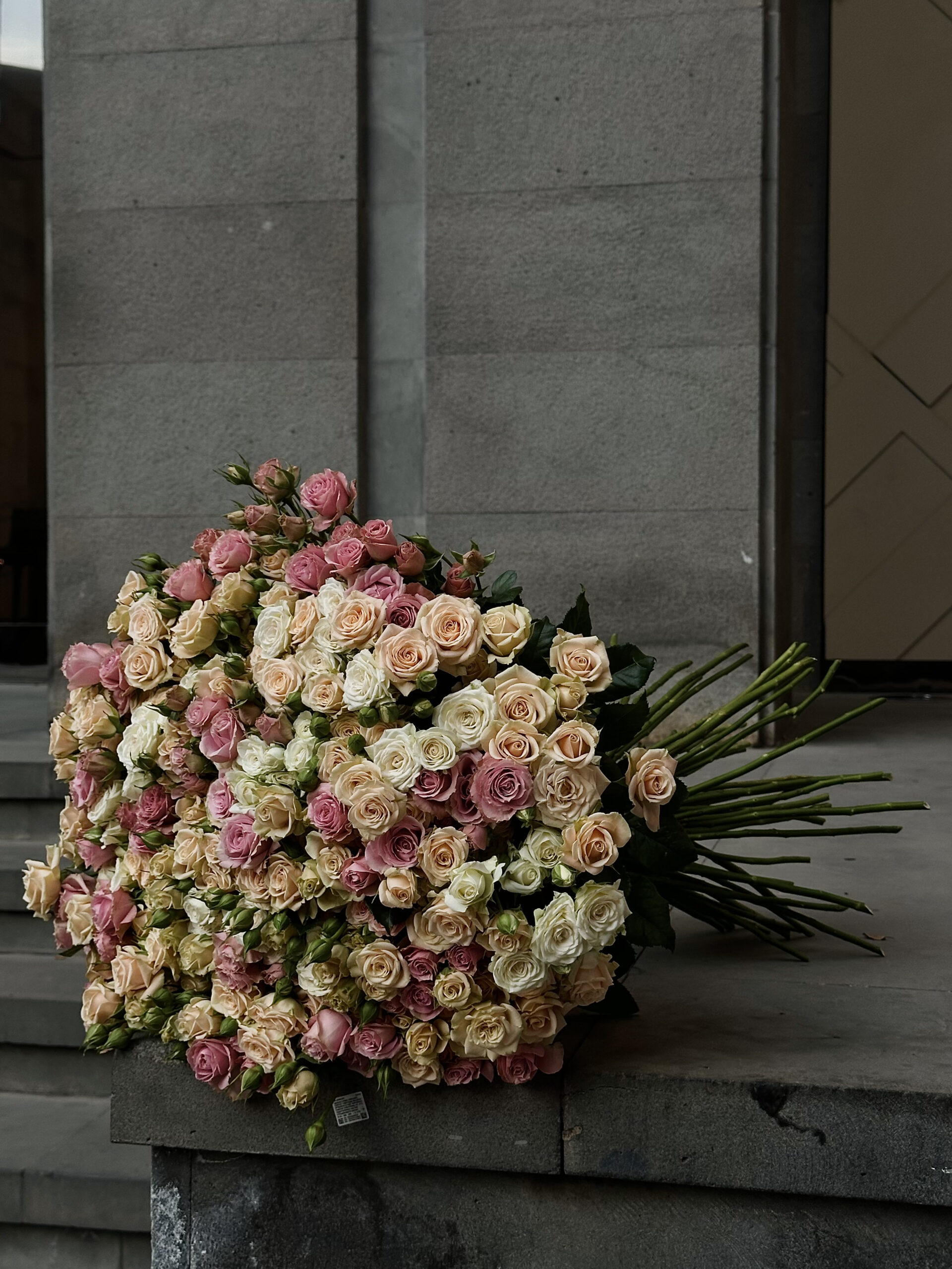 Spray Roses Mix - Image 3