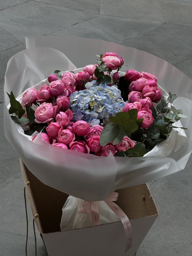 Bouquet with Blue Hortensia