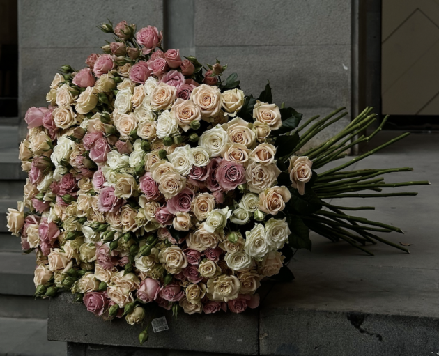 Spray Roses Mix - Image 2